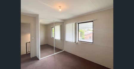 CONVENIENT AND COZY TWO BEDROOM TOWNHOUSE - Photo 4