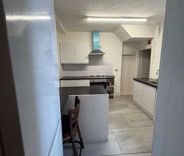 3 bedroom flat to rent - Photo 5