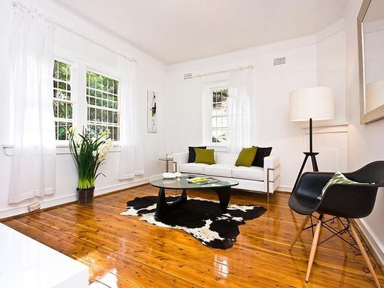 BRIGHT AND AIRY TWO BEDROOM APARTMENT - Photo 1