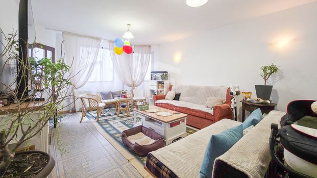Casă 11 camere cu livadă | Dragomirești-Deal | De Închiriat - Photo 1