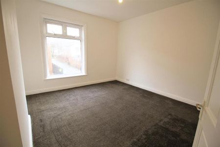 2 bedroom end of terrace house to rent - Photo 2