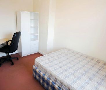 6 bedroom terraced house to rent - Photo 2