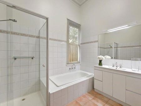 14 The Ridgeway , Ivanhoe - Photo 2