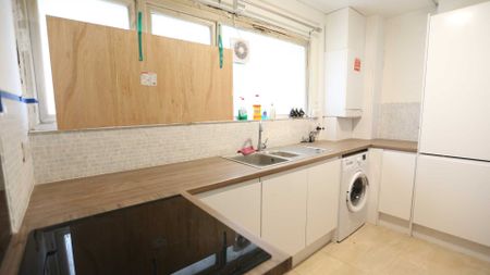 Price £1,750 pcm - Available Now - Part Furnished - Photo 4