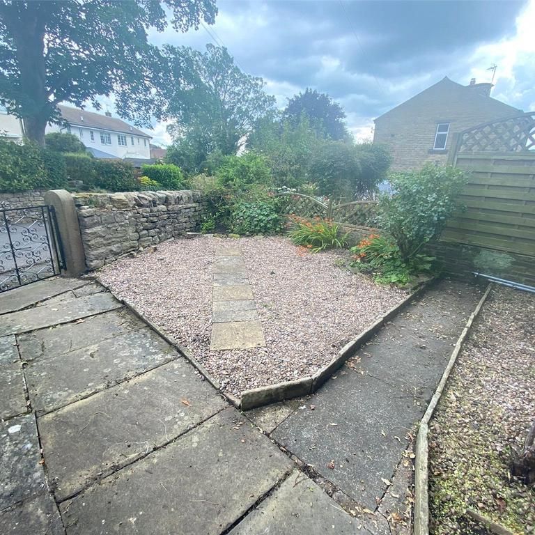 2 bedroom end of terrace house to rent - Photo 1