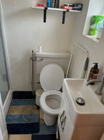 Studio Flat, Walm Lane, NW2 - Photo 5