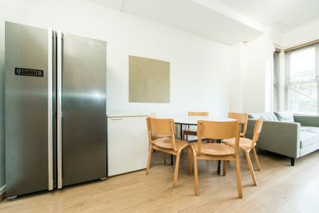 A Delph Lane, Woodhouse, Leeds - Photo 2