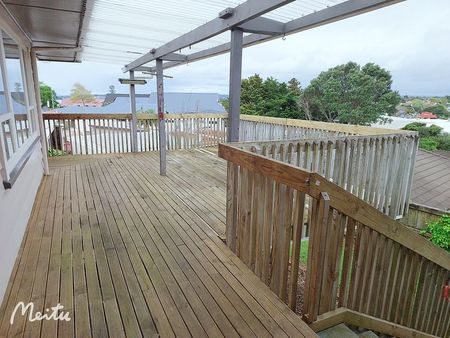 Macleans zone with semi-self-contained unit - Photo 2