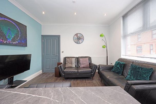 4 bedroom terraced house to rent - Photo 1