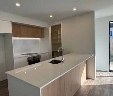 Modern Lincoln Living - Photo 3