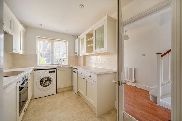 5 bedroom end of terrace house to rent - Photo 1