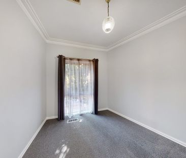 A Secluded Neighbourhood Gem - Photo 3