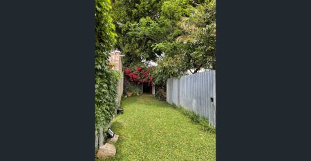 THREE BEDROOM TERRACE IN A PEACEFUL LOCATION - Photo 5