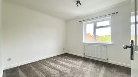 2 bedroom semi-detached house to rent - Photo 2