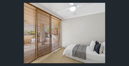 Sun-Drenched, Spacious & Convenient Living - Photo 5