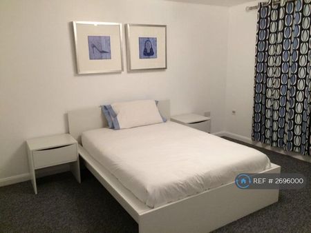 1 bedroom in a house share to rent - Photo 2