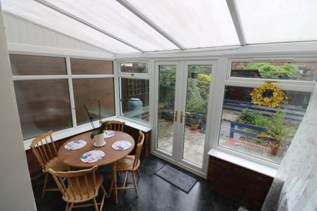 3 bedroom end of terrace house to rent - Photo 2