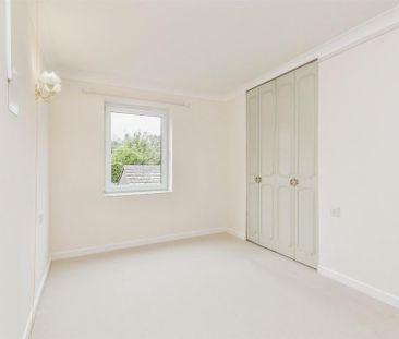 1 bedroom retirement property to rent - Photo 6