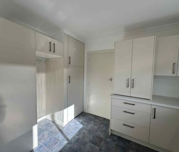 Sunny and spacious in Bradford! - Photo 2