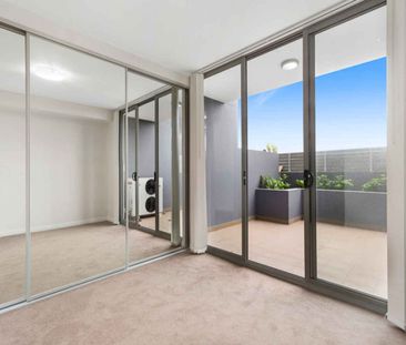 MODERN TWO BEDROOM APARTMENT IN A GREAT LOCATION - Photo 4