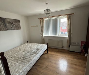 2 bedroom house to rent James Holt Avenue, L32 - Photo 3