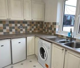 3 bedroom flat to rent - Photo 5