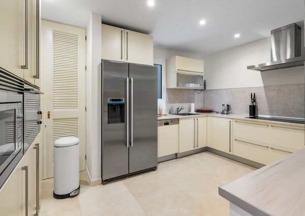 Luxury Villa for rent in Marbella Del Este, Andalusia