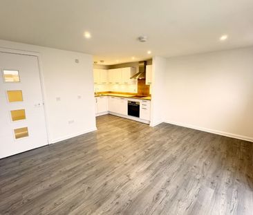 2 Bed, Flat - Photo 5