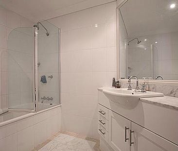 Convenient Location! - Photo 4