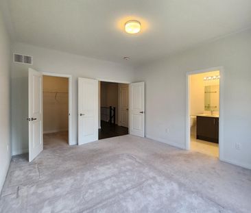 For Lease - 97 Schmeltzer Crescent, Richmond Hill, Ontario - Photo 2