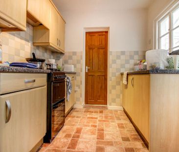2 bedroom terraced house to rent - Photo 4