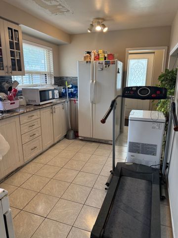 For Lease - 63 Habitant Drive, Toronto, Ontario - Photo 4