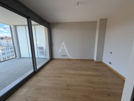 Location Appartement 3 pièces 99m² - Photo 3