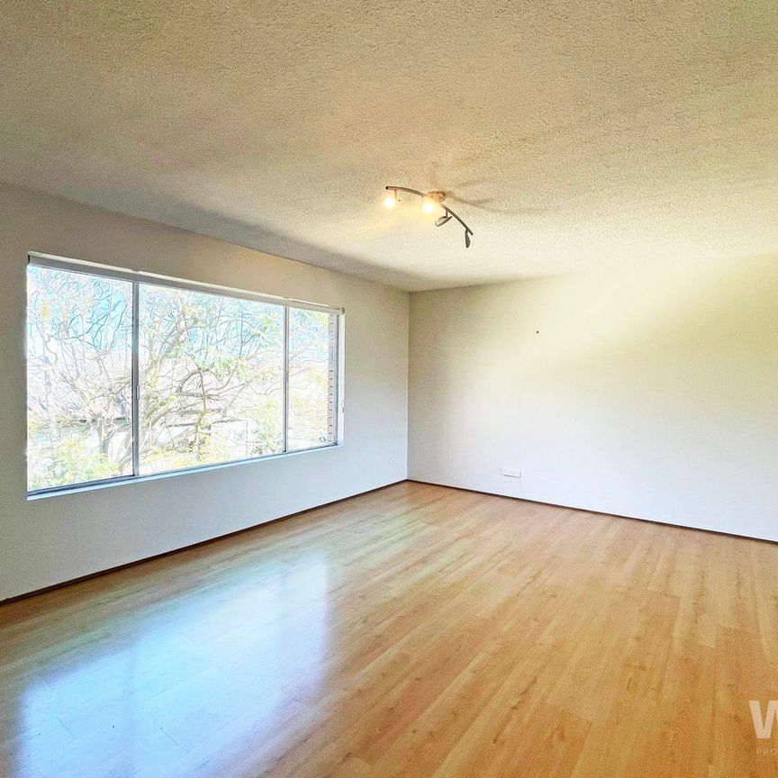 PLEASE DO NOT ATTEND THE PROPERTY BOOK YOUR ONLINE VIDEO TOUR - SEE THE EASY 5 STEP PROCESS BELOW. Please Register To Receive Your Video Tour Link. - Photo 1
