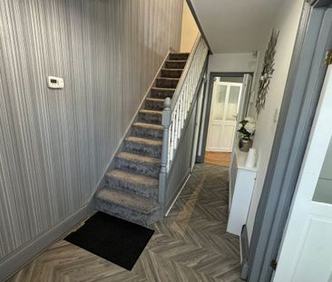 Acacia Avenue - Photo 1