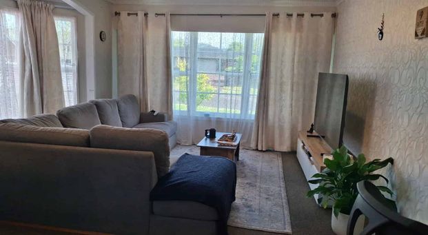 MOVE IN BEFORE CHRISTMAS. - Photo 1