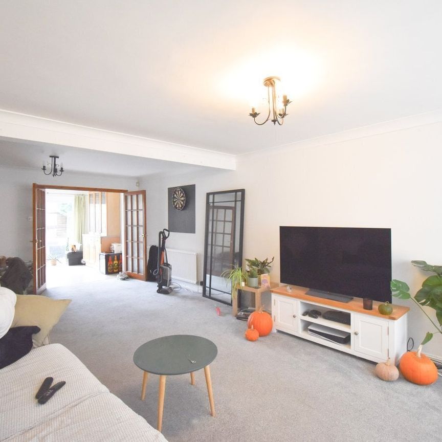 Willowhayne Drive, Walton-on-Thames, KT12 - Photo 1