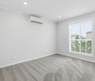 Stylish, Light-Filled Townhouse in Prime Patterson Lakes Location - Photo 3