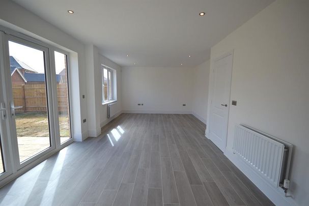 4 bedroom detached house to rent - Photo 1