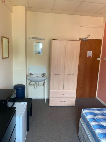 Room in a Shared House, Demesne Road, M16 - Photo 5