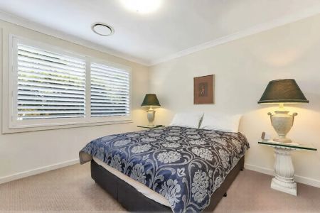 Delightful Light Filled Spacious Villa Water included in Lease - Photo 3