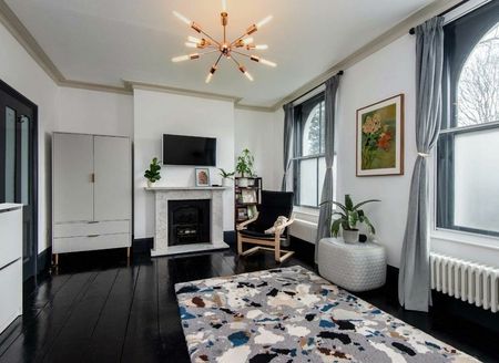 Sidney Square - Photo 3