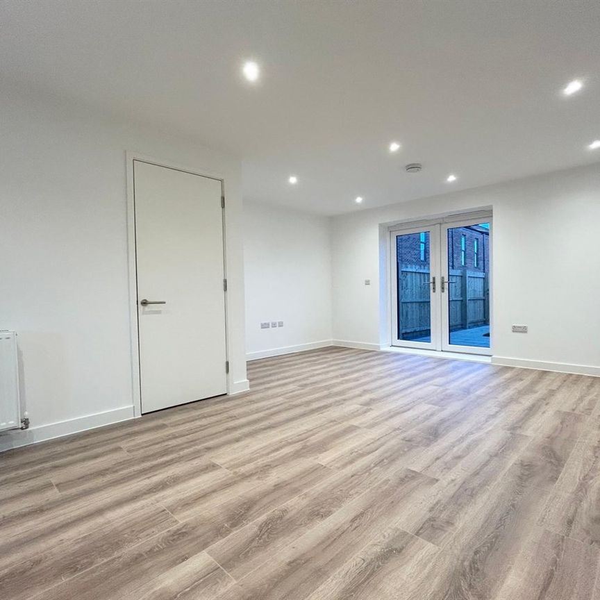 House to Rent: Furlong Way, M6 - Photo 1