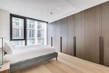 A modern 2 bedroom showcasing amazing views and close to Waterloo Station. - Photo 4