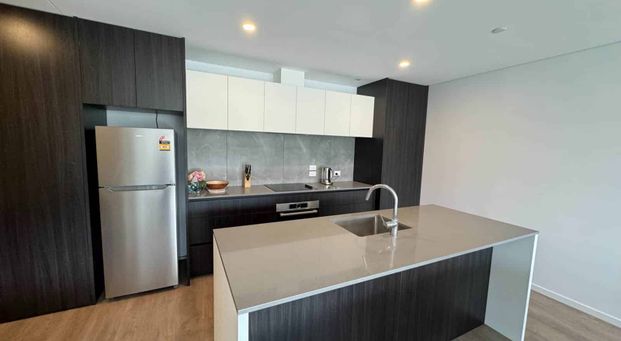 Top Location , Semi Furnished!! - Photo 1