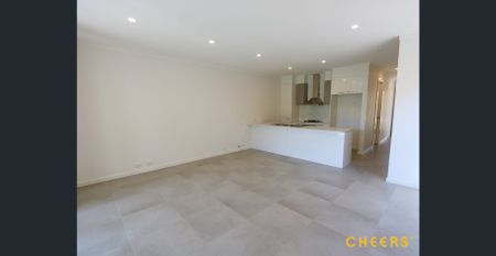 Spacious 3‑Bed Duplex — Close to Shops, Transport & Schools - Photo 2