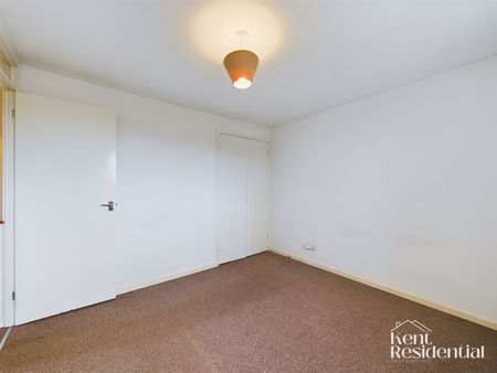 1 bed to rent in Tay Close, Chatham, ME5 - Photo 2