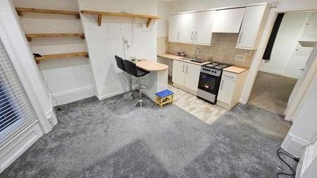 Cliff Bridge Place, Scarborough, YO11 - Photo 3