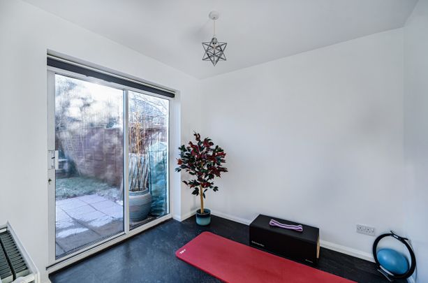 3 bedroom terraced house to rent - Photo 1