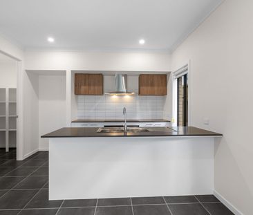 5-BEDROOM FAMILY HOME + DUCTED AC + LARGE YARD! - Photo 6